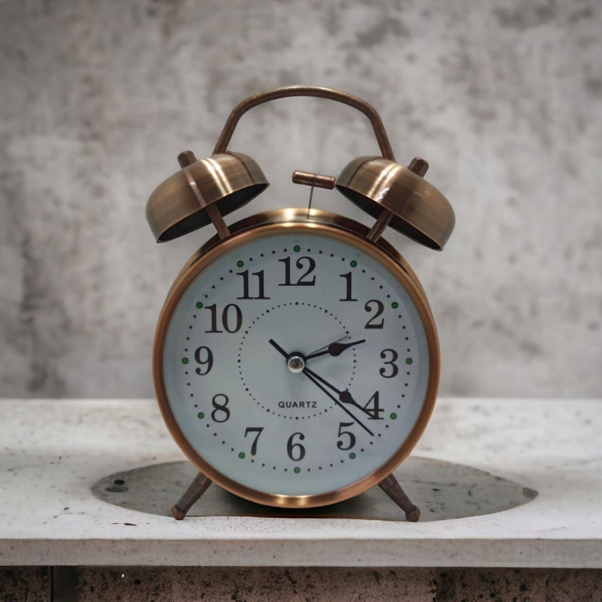 Nostaljik Çalar Saat – Retro Tasarım, Sessiz Akan Mekanizma, Yüksek Sesli Alarm, Masa ve Komodin İçin Dekoratif Saat