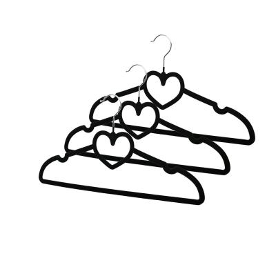 3PCS SİYAH KADİFE KAPLI - KALPLİ PLASTİK ASKI METAL UÇLU