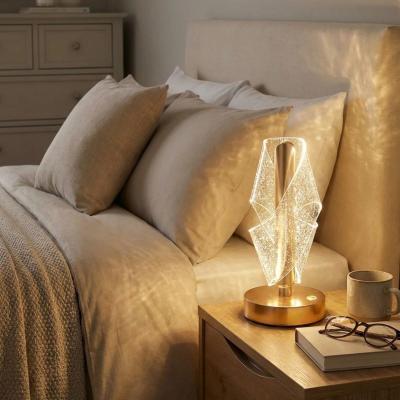 Çapraz Kavisli Ters Kristal Simli LED Masa Lambası – Gold Gövdeli, Dokunmatik, 3 Kademe Işık Ayarlı Şarjlı Dekoratif Lamba