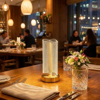Dalgalı Silindirik Kristal Çizgili Model LED Masa Lambası – Gold Tabanlı, Dokunmatik, 3 Renk Işık Modlu, Şarjlı Modern Dekoratif Gece Lambası