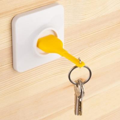 Yapışkanlı Priz Görünümlü Kapı Duvar Tipi Anahtarlık Askılık